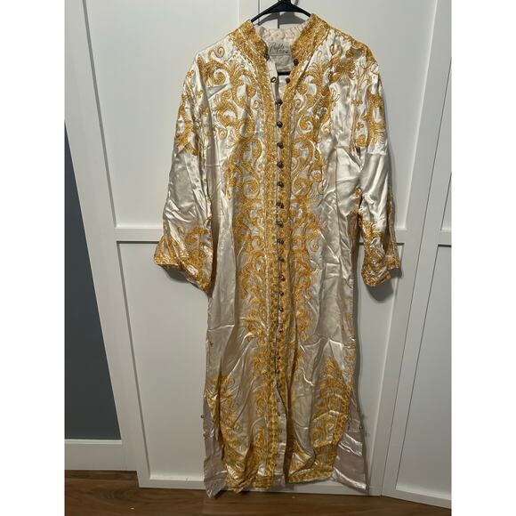 Profils Du Monde Gold and White Kaftan